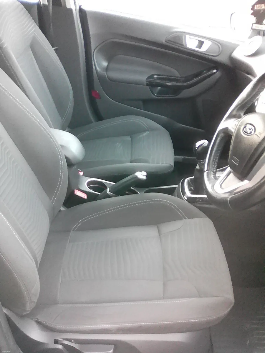 Ford Fiesta 2015 - Image 5