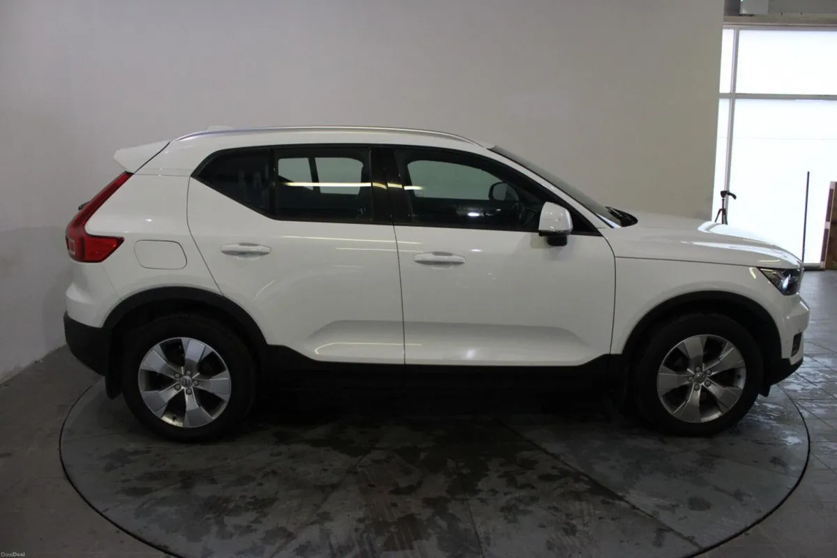 Volvo XC40 D3 (150hp) Momentum - Image 3