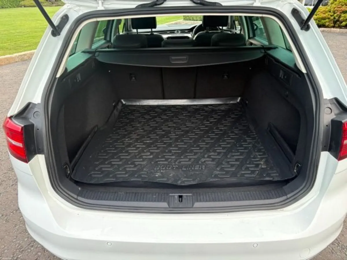 Volkswagen Passat 2017 - Image 4