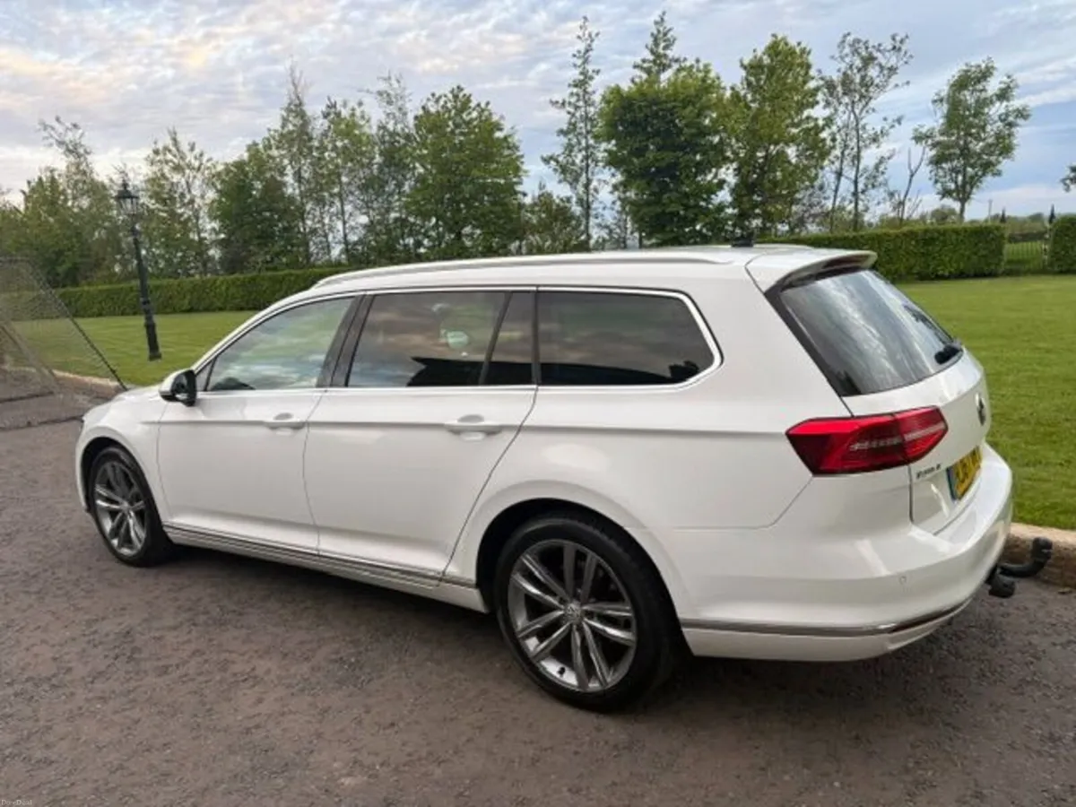 Volkswagen Passat 2017 - Image 6