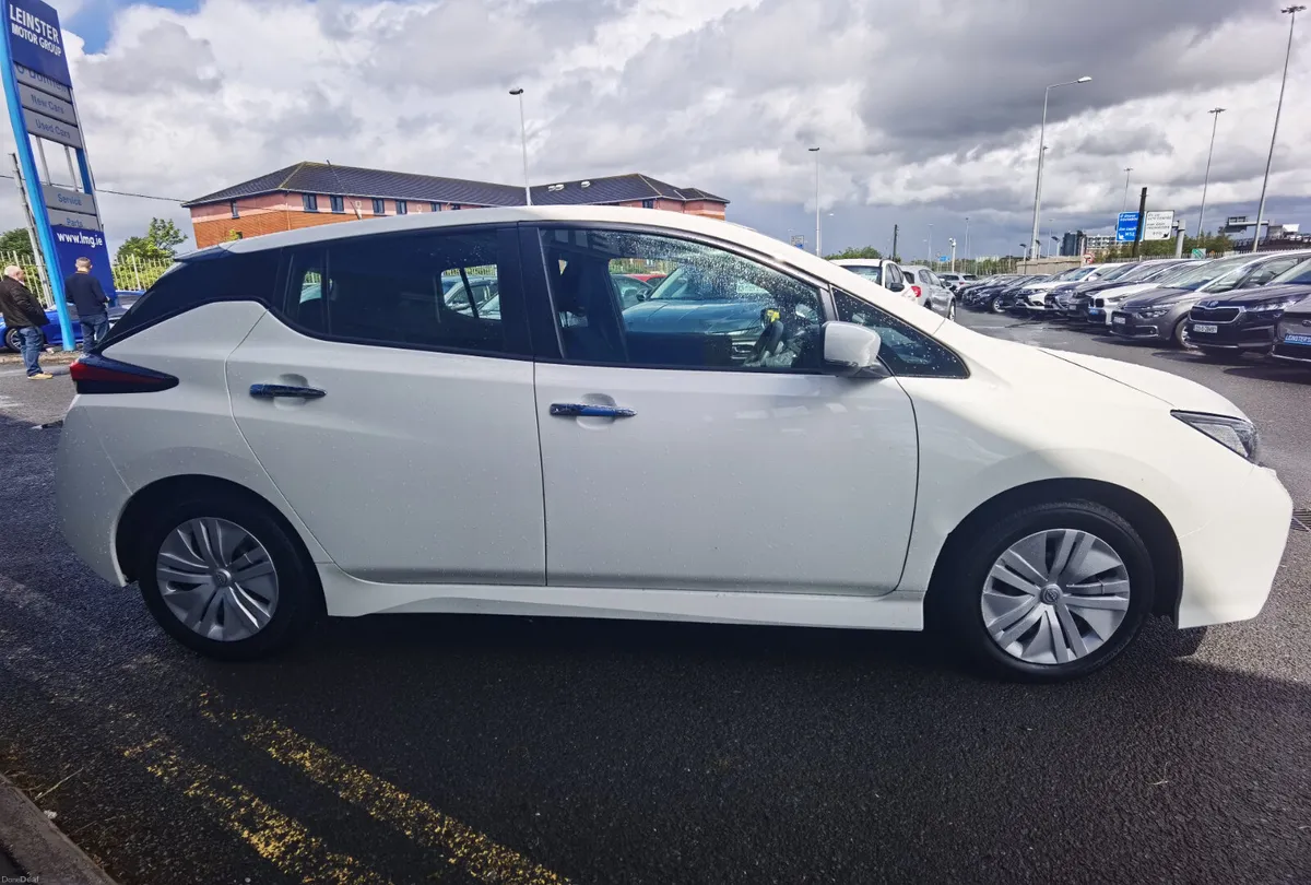 NISSAN LEAF 40KWH EV XE MY22 - Image 4