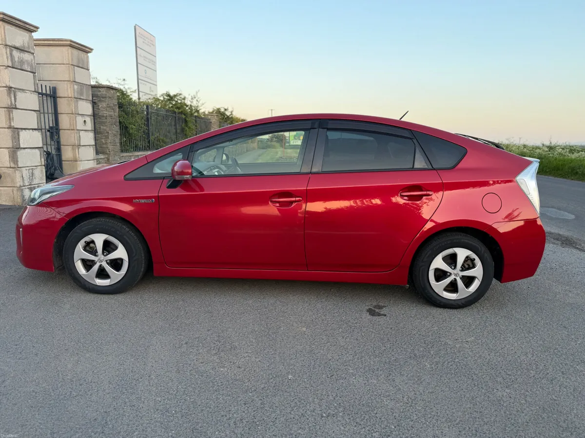 142 Toyota Prius 1.8 Hybrid Fresh Import NEW NCT - Image 2