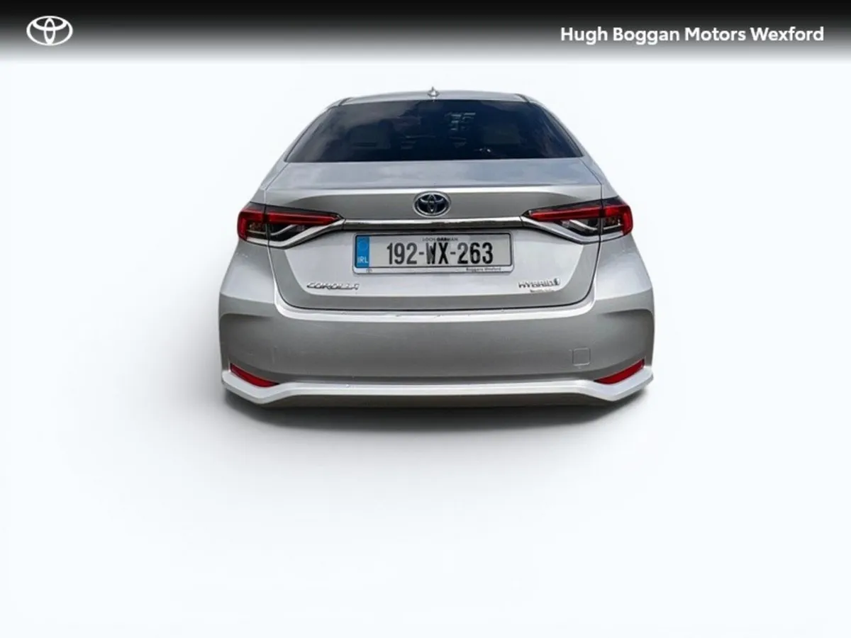 Toyota Corolla LUNA SPORT SALOON - Image 4