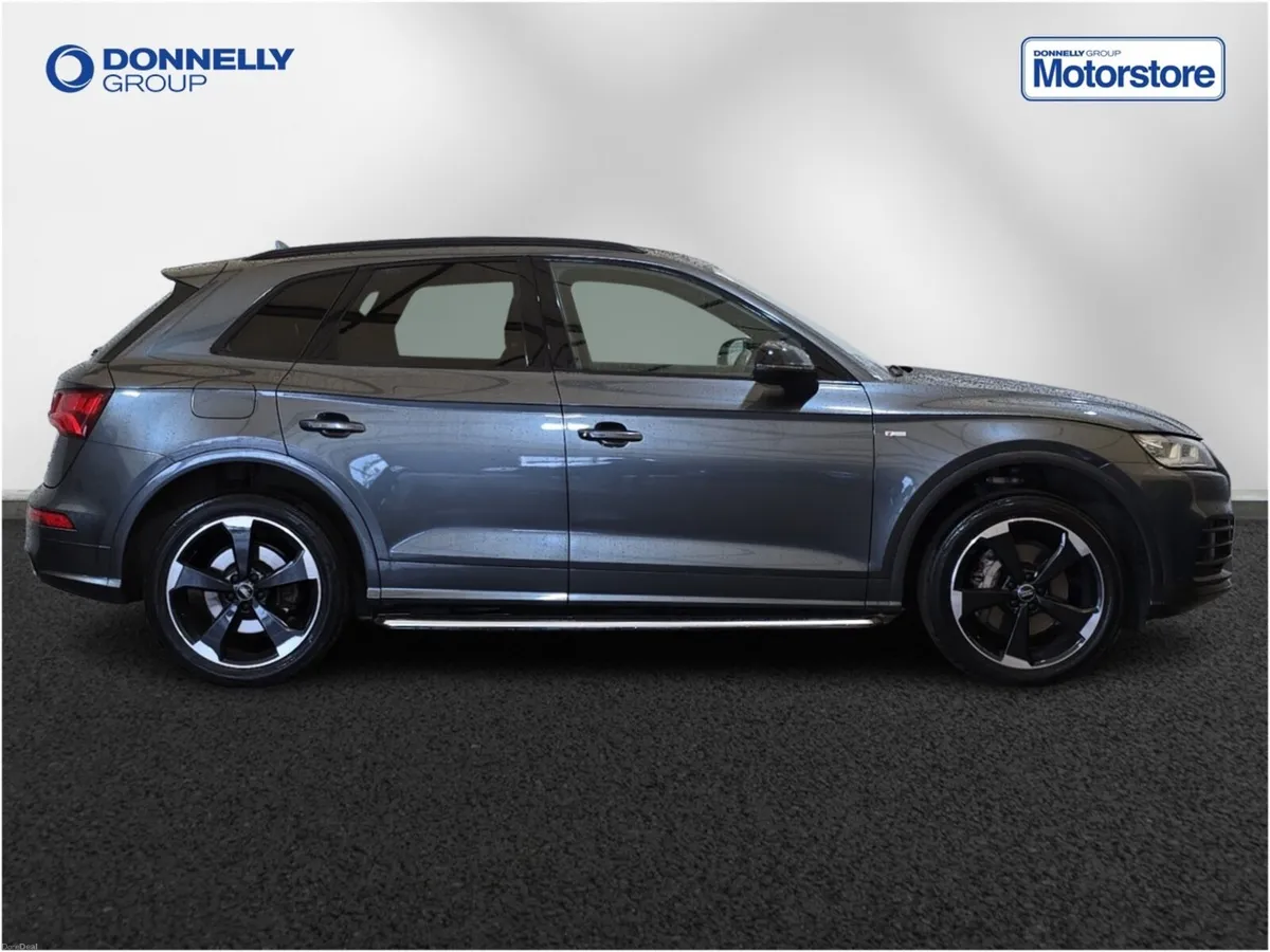 Audi Q5 Diesel Estate Black Edition - Image 3
