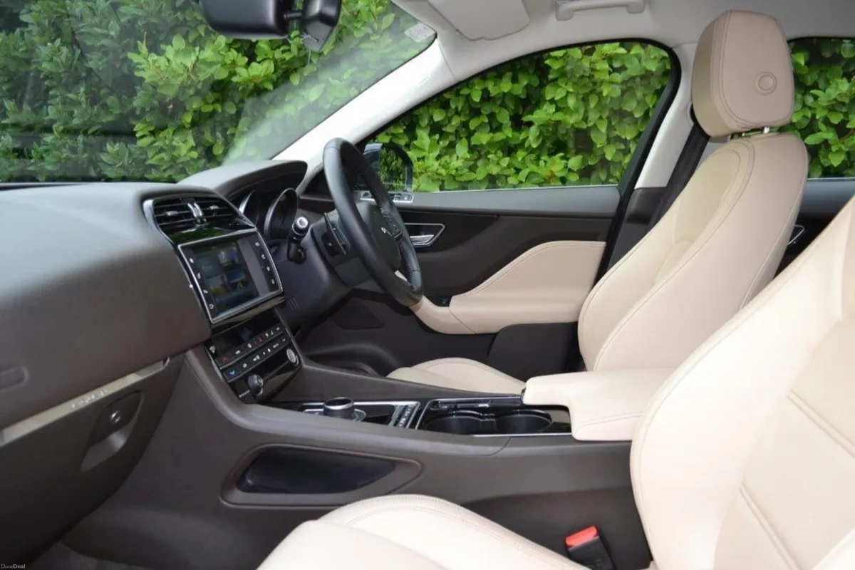 Jaguar F-Pace 2017 - Image 4