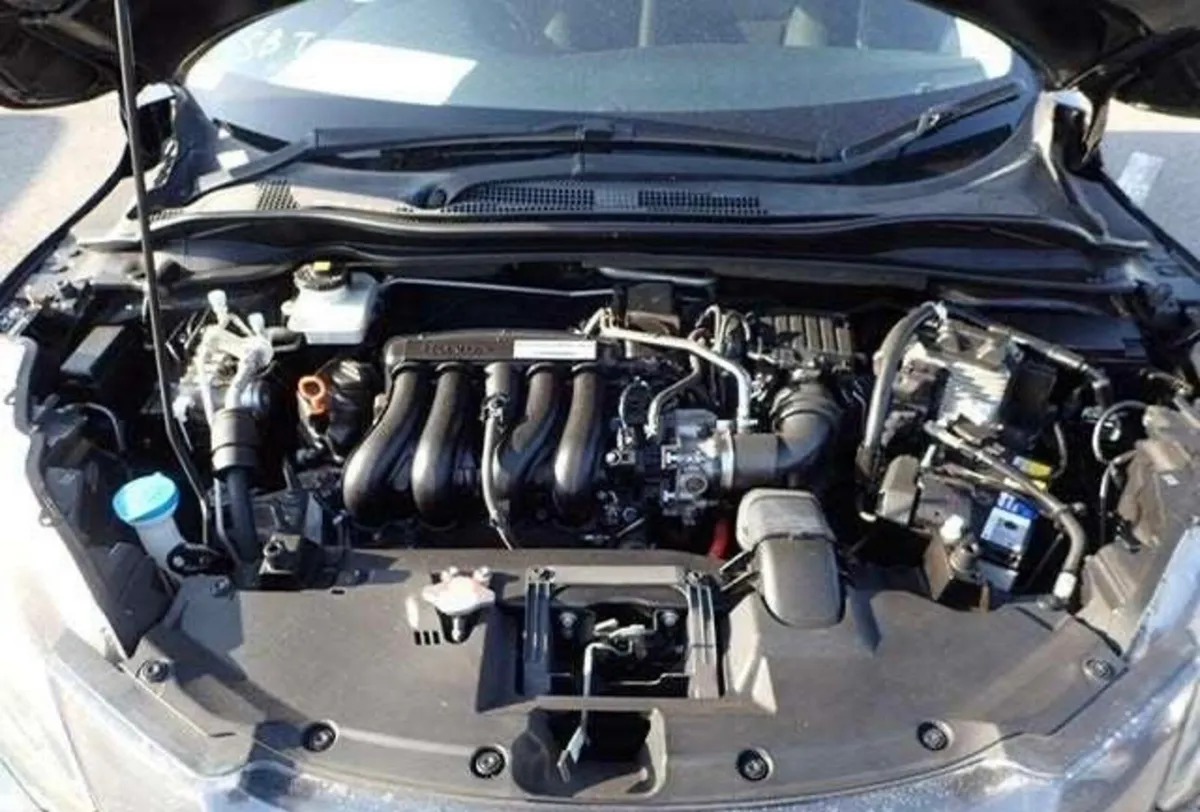 HONDA  VEZEL HYBRID 1.5L 2016 X PACKAGE - Image 4
