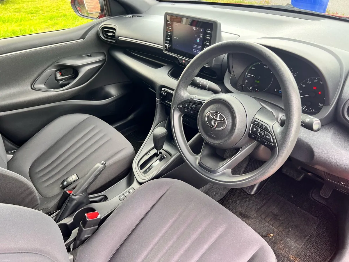Toyota Yaris hybrid for sale - Image 6