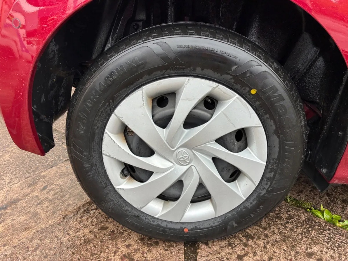 Toyota Yaris 1.5 petrol hybrid automatic - Image 2
