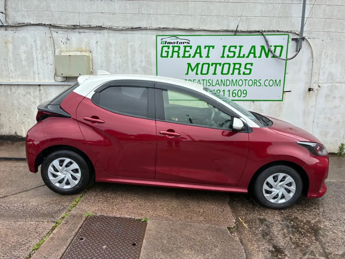 Toyota Yaris 1.5 petrol hybrid automatic - Image 4