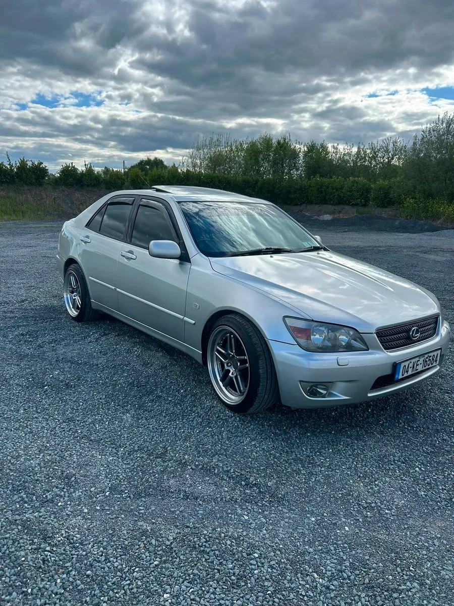 Lexus is200 - Image 1