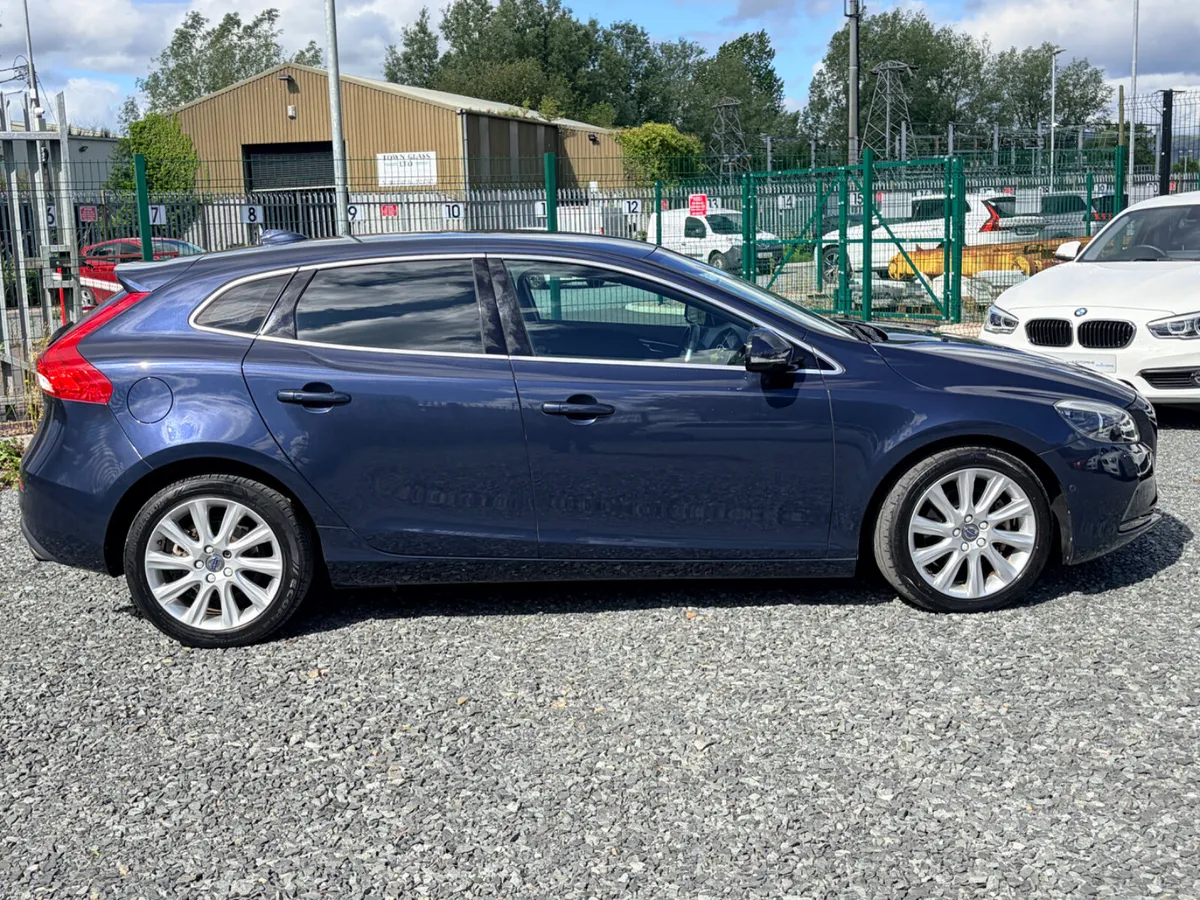 2015 VOLVO V40 1.6T4 SE AUTO LOW KMS FULLY LOADED - Image 3