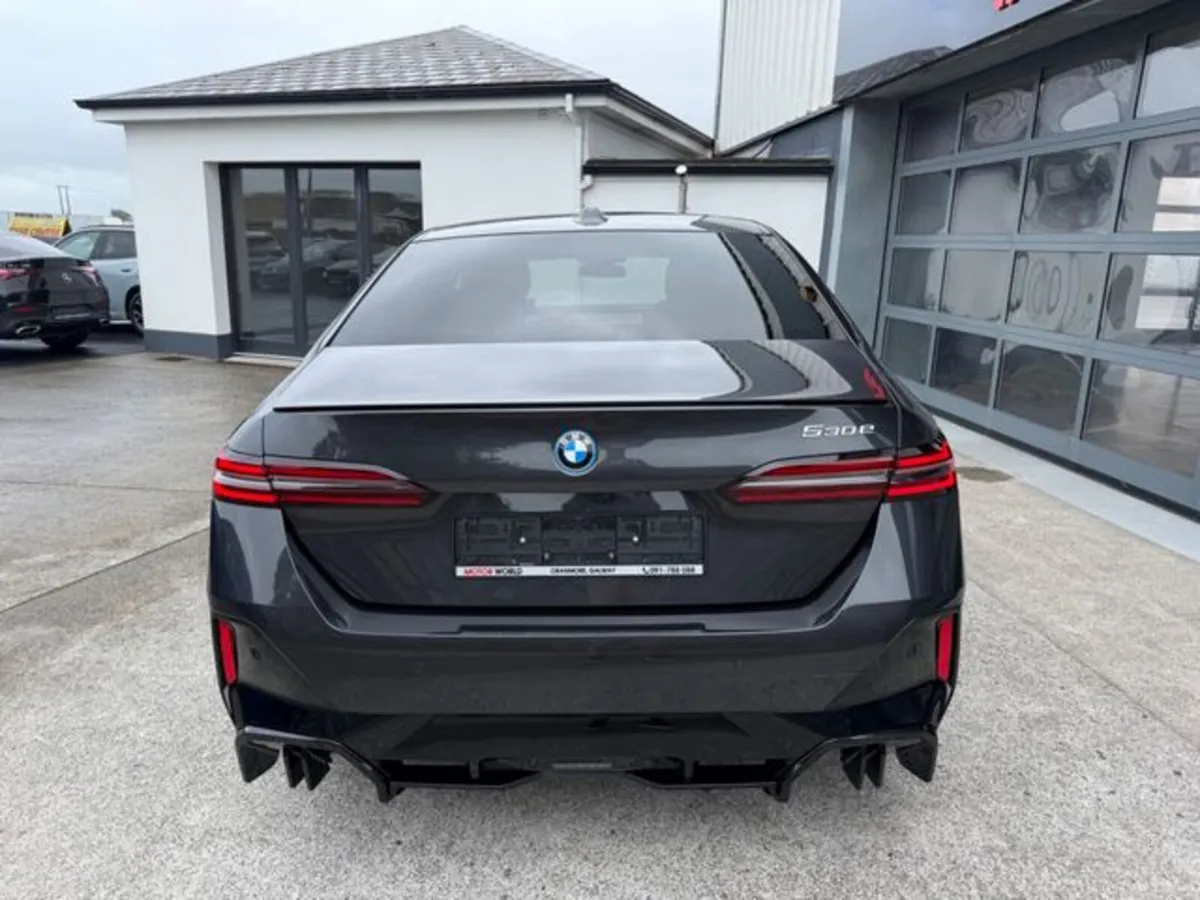 BMW 5-Series 530 E M SPORT PRO TECH PLUS - Image 3