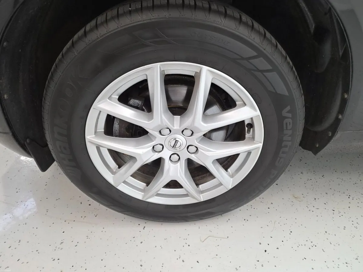 Volvo XC60 **MOMENTUM**DIESEL**AUTO** - Image 4
