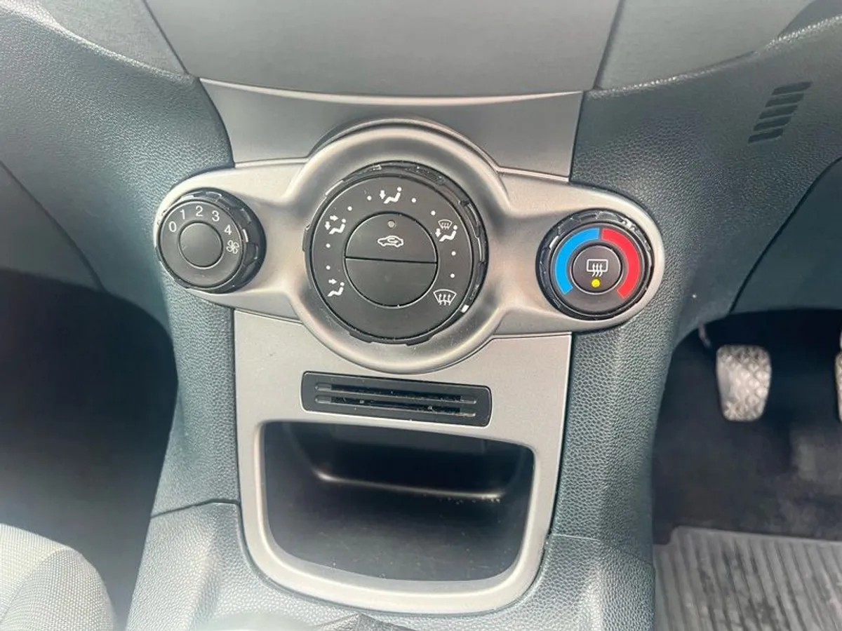 2009 Ford Fiesta - Image 1