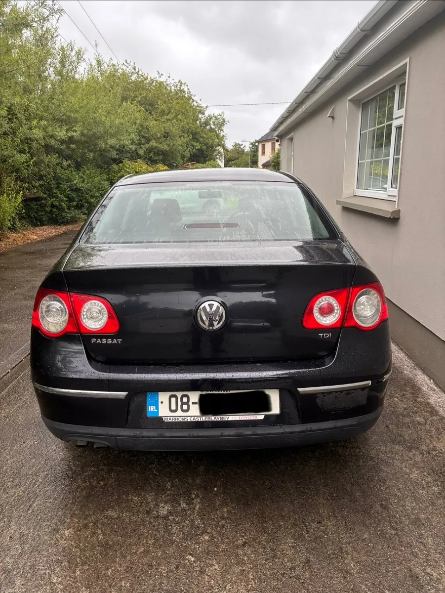 Volkswagen Passat 2008 - Image 2