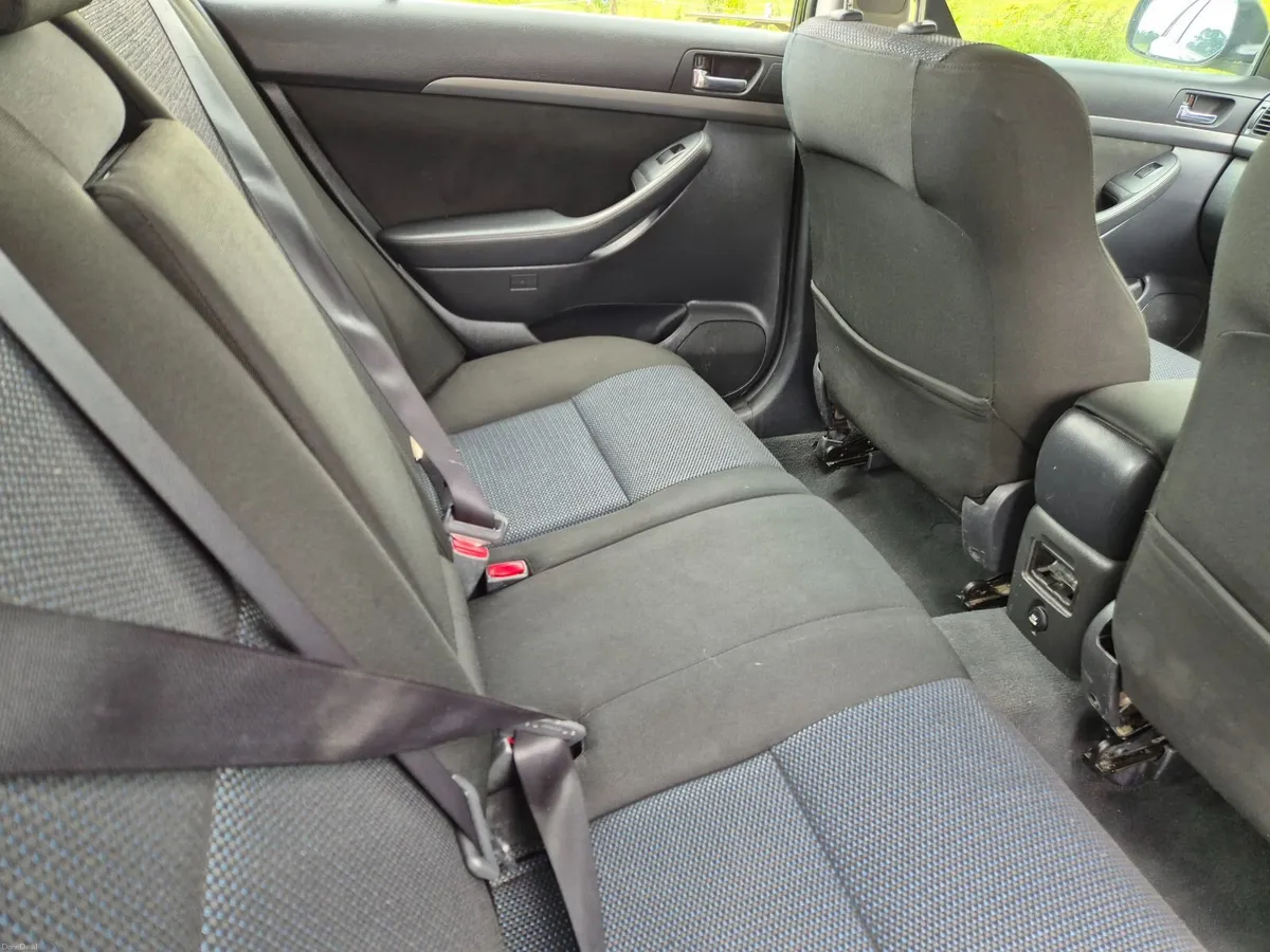 Toyota Avensis 2008 straight and reliable - Image 3
