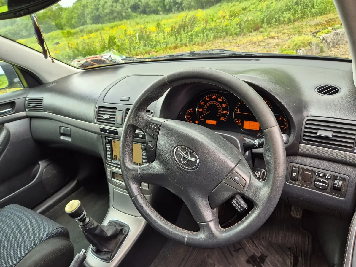 Toyota Avensis 2008 straight and reliable - Image 4