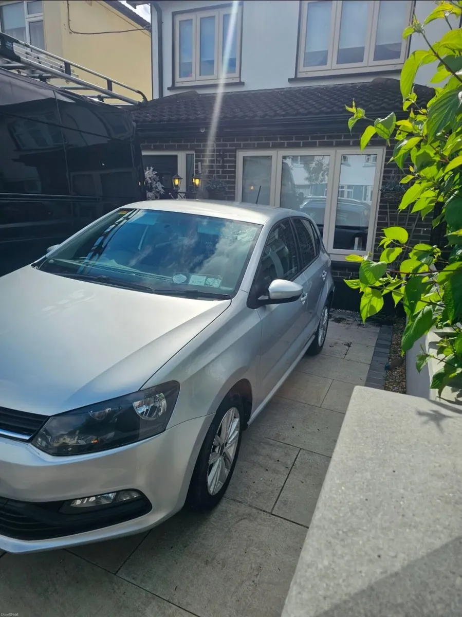 Volkswagen Polo 2015 - Image 2