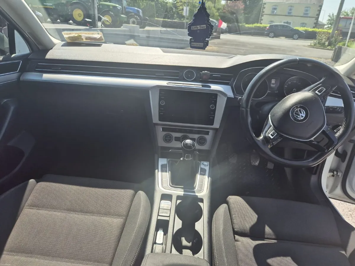Volkswagen Passat 2019 - Image 4