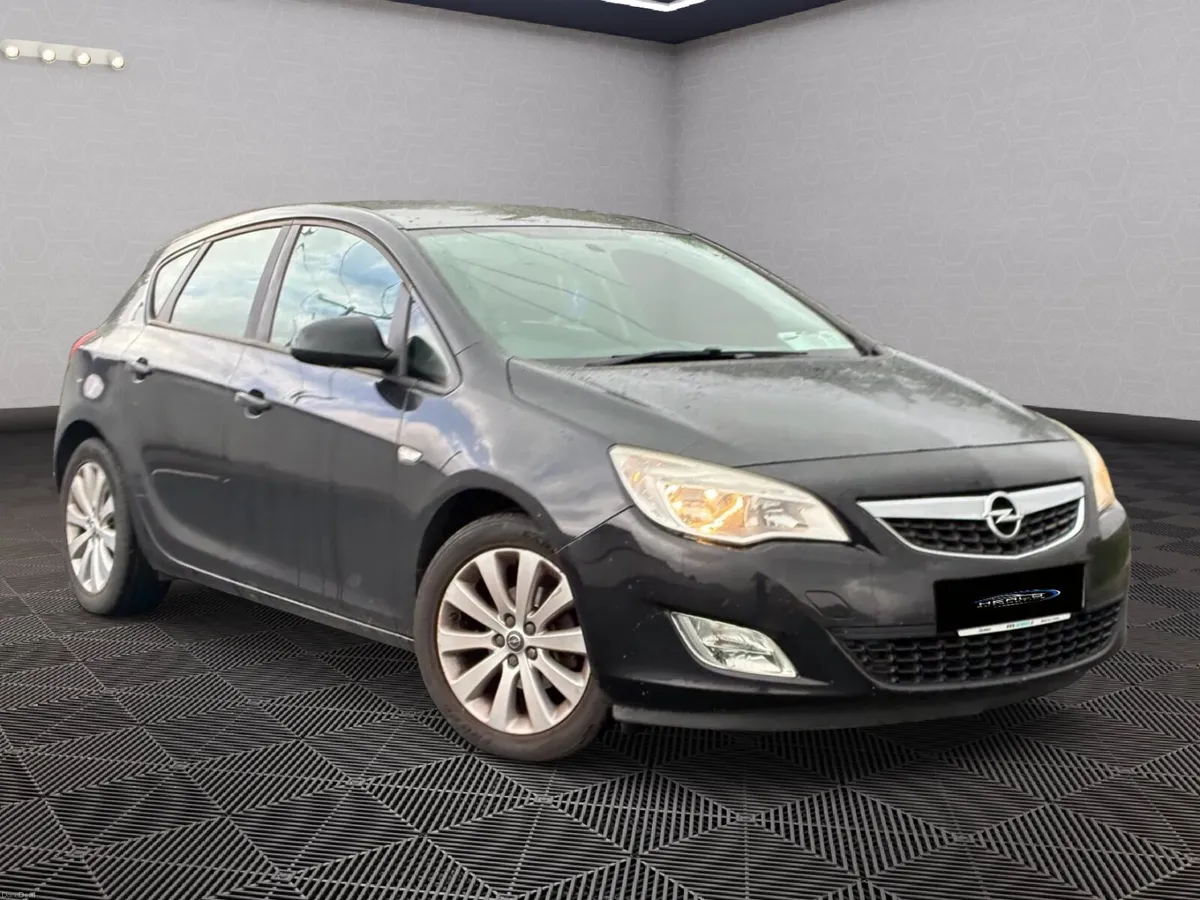 2012 Opel Astra - Image 1