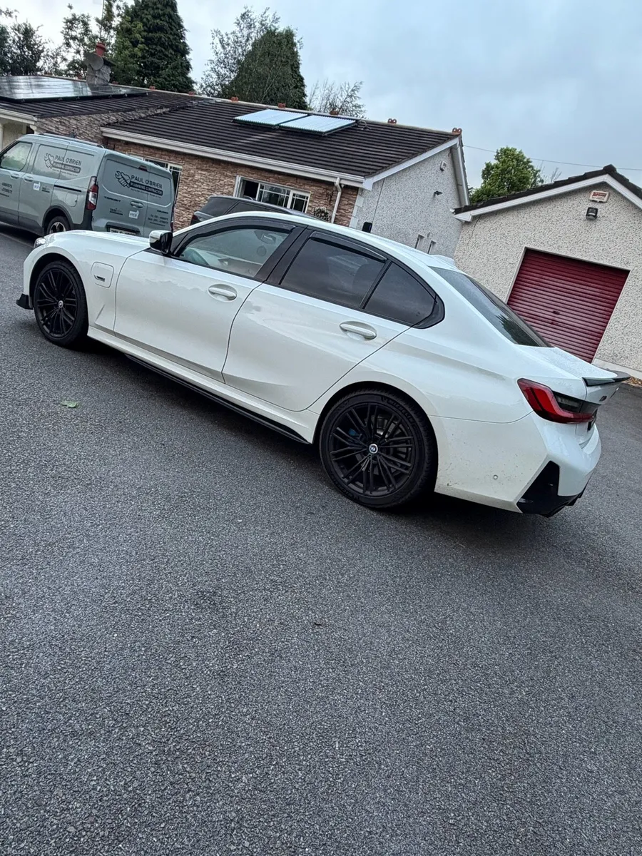 BMW 330E - Image 5