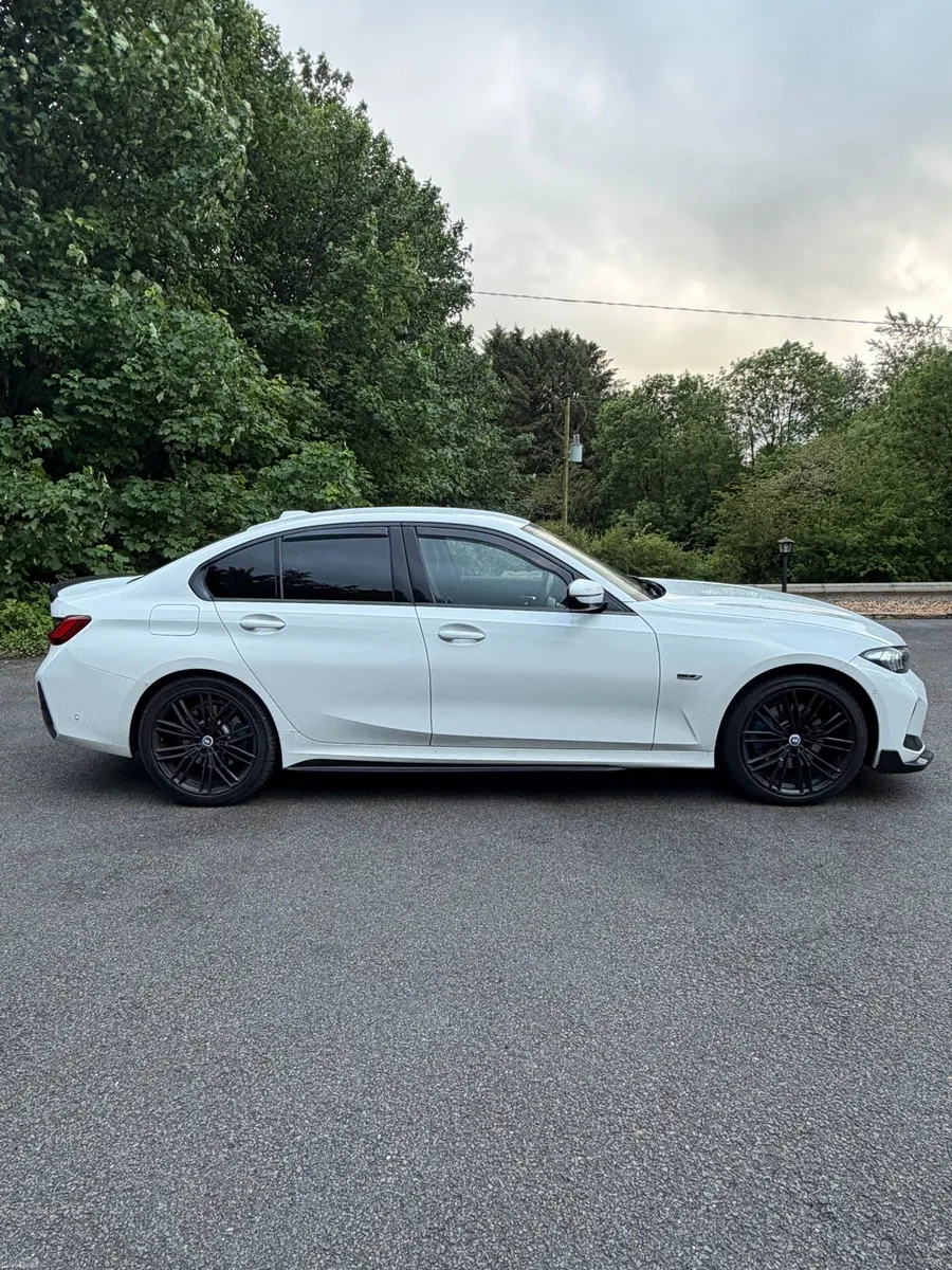 BMW 330E - Image 2