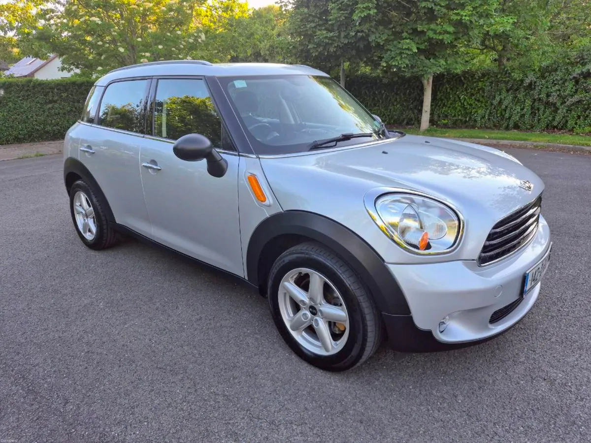 MNI COUNTRYMAN**VERY LOW MILEAGE**LIKE NEW** - Image 2
