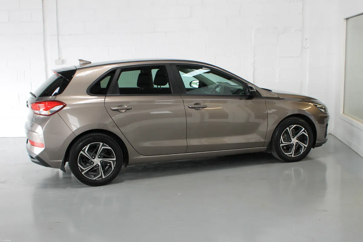 Hyundai i30 2021, Deluxe Petrol - Image 5