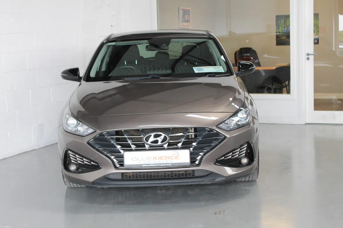 Hyundai i30 2021, Deluxe Petrol - Image 3