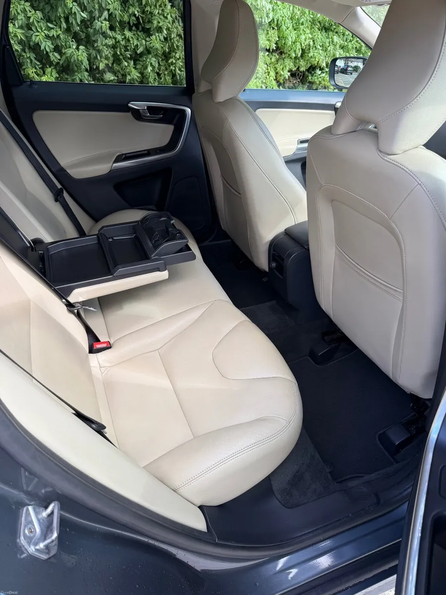Volvo XC60 D5 AWD Automatic 160,000km - Image 4