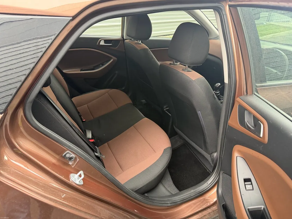 Hyundai i20 2015 1.4 petrol - Image 6