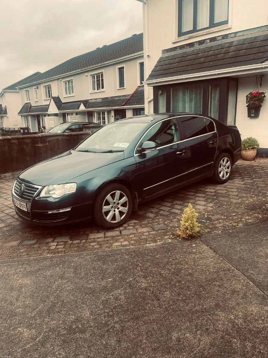 Volkswagen Passat 2006 - Image 2