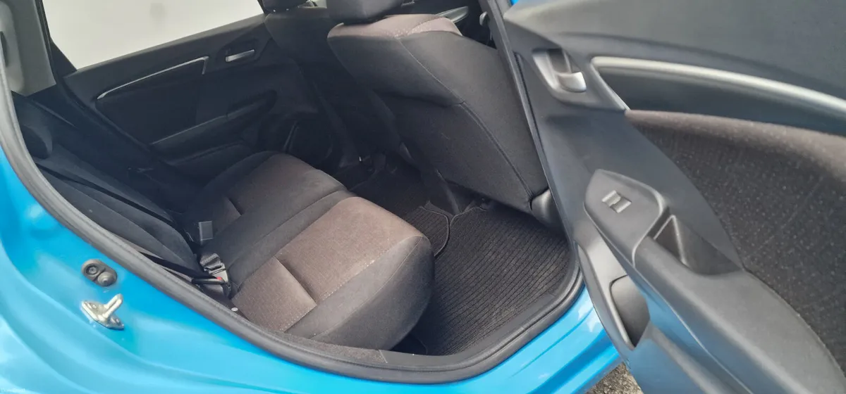 Honda Fit Hybrid Automatic - Image 6
