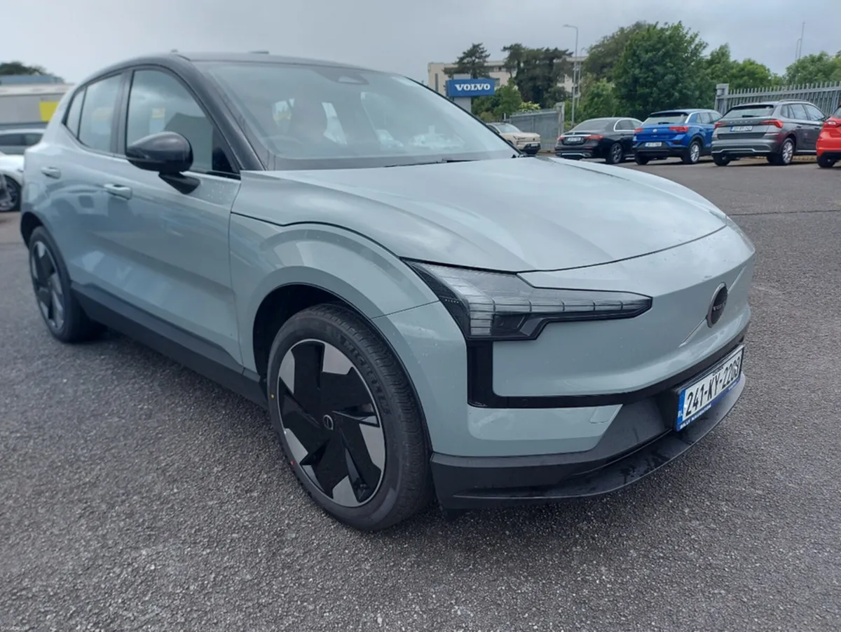 Volvo EX30 PLUS TWIN MTR EX-T RNG RWD - Image 4