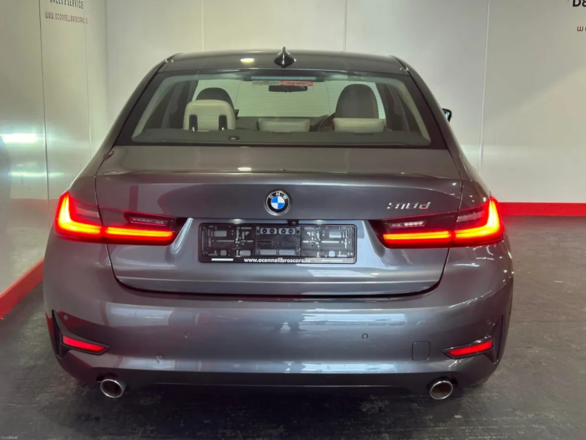 BMW 3-Series D SPORT 3SSG 4DR - Image 3