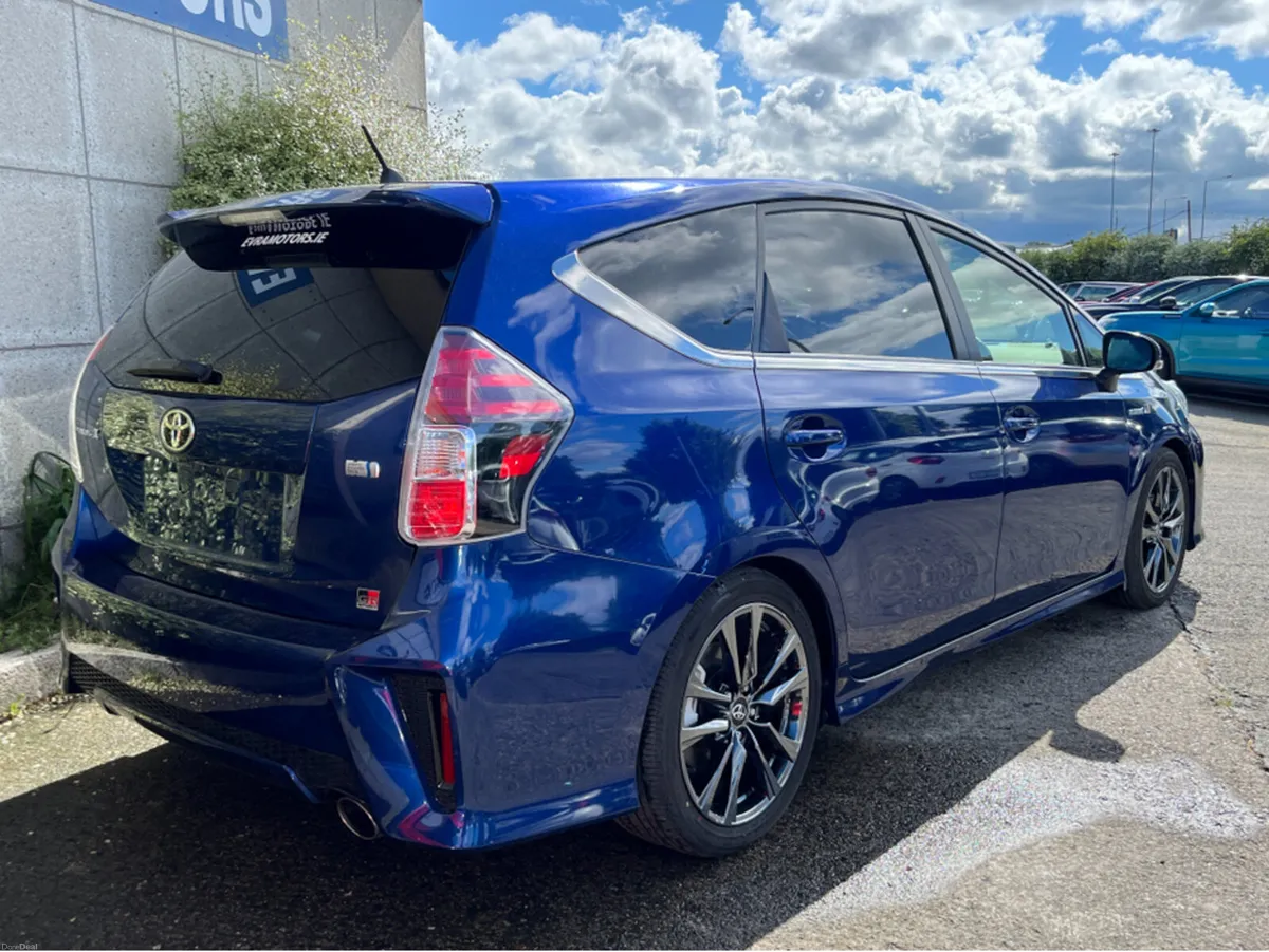 Toyota Prius GR SPORT 7 SEATER AUTOMATIC HYBRID 1. - Image 4