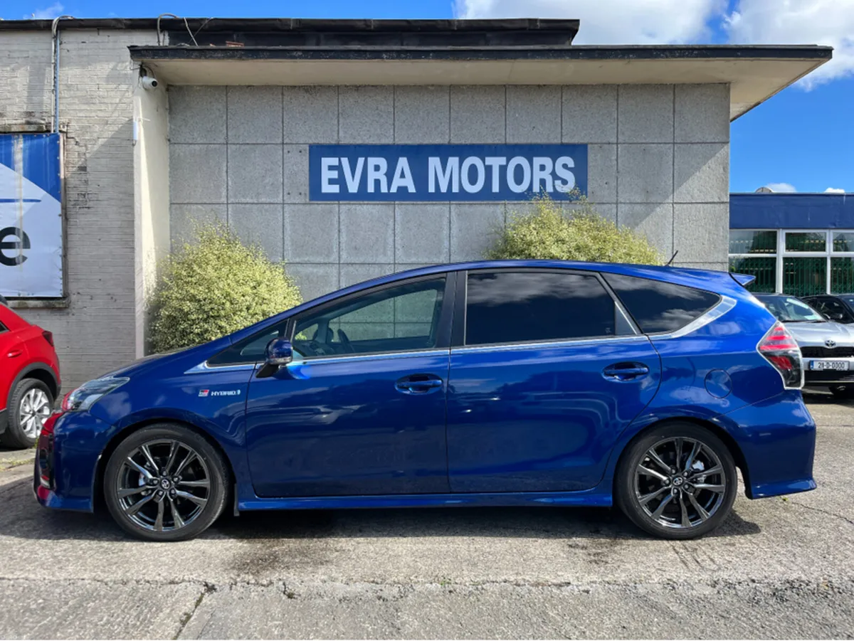 Toyota Prius GR SPORT 7 SEATER AUTOMATIC HYBRID 1. - Image 6