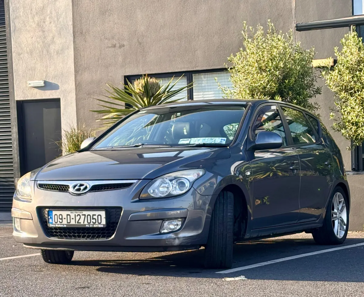 2009 Hyundai i30*HEATED LEATHER SEATS* - Image 3
