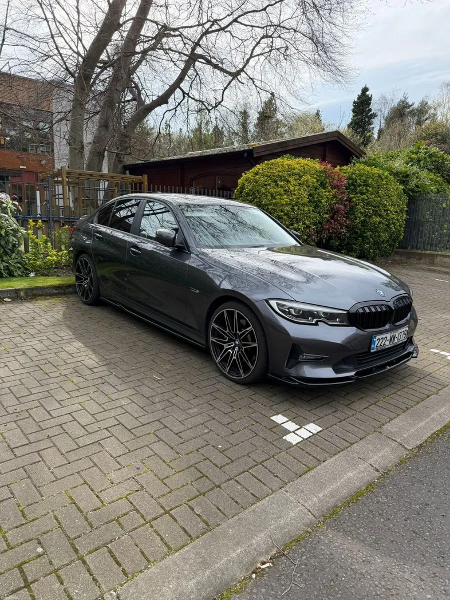 BMW 3-Series 2022 - Image 1