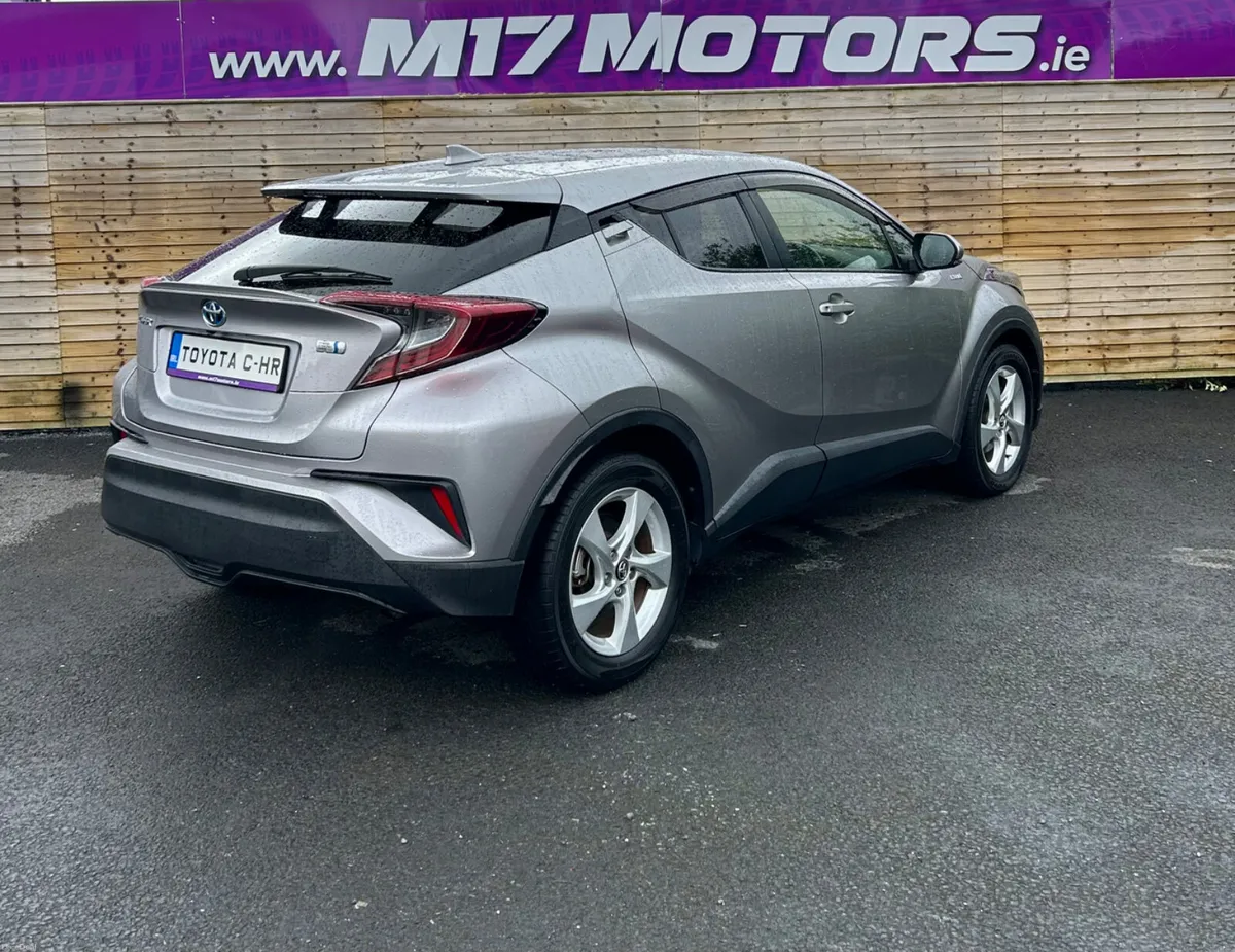 2019 Toyota C-HR, Auto Hybrid - Image 4