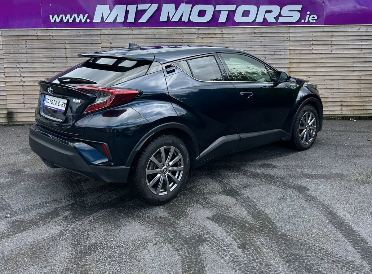 2019 Toyota C-HR, G Nero Edition - Image 4