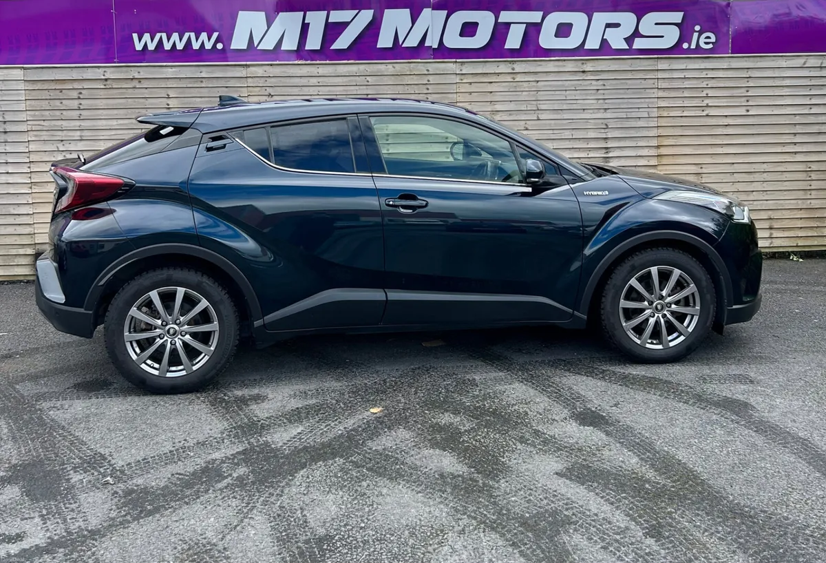 2019 Toyota C-HR, G Nero Edition - Image 2