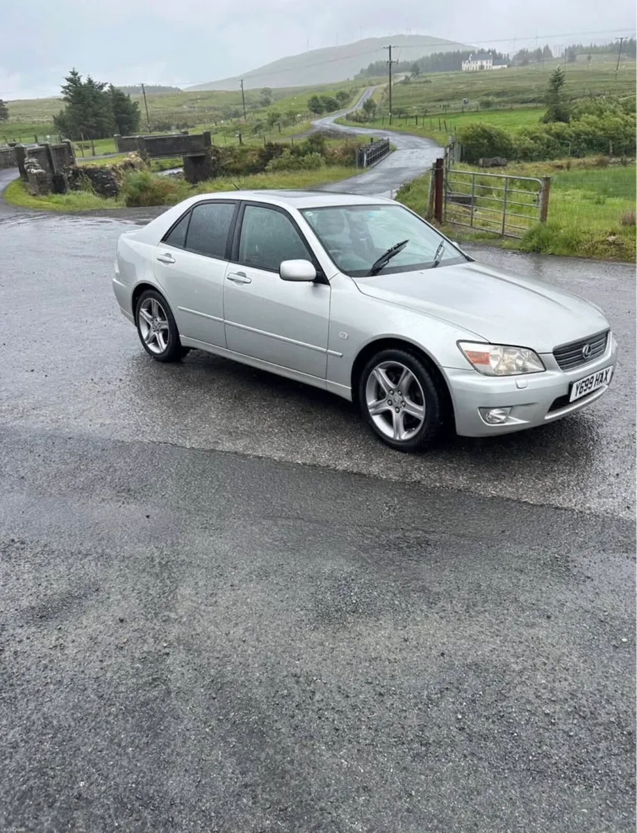 Lexus is200 sport - Image 3