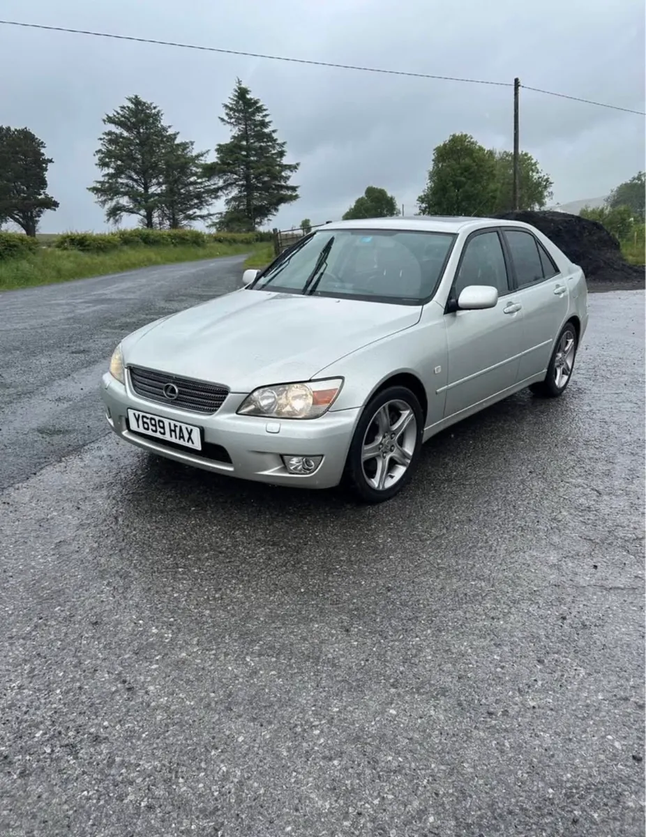 Lexus is200 sport - Image 1
