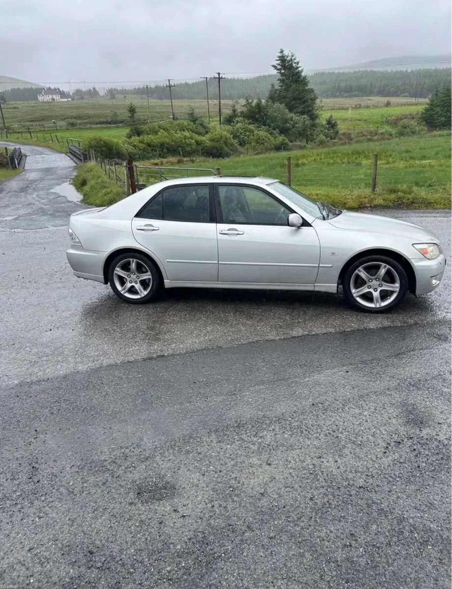 Lexus is200 sport - Image 4