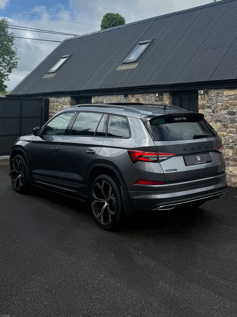2022 SKODA KODIAQ SPORTLINE DSG 150 BHP BLACK PACK - Image 4