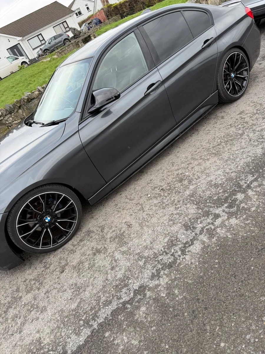 BMW 3-Series 2013 - Image 2