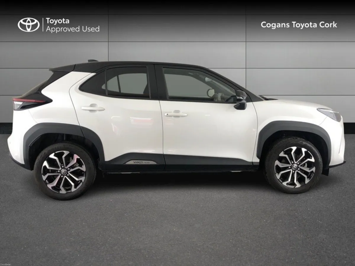 Toyota Yaris Cross YARIS CROSS LUNA SPORT - Image 3