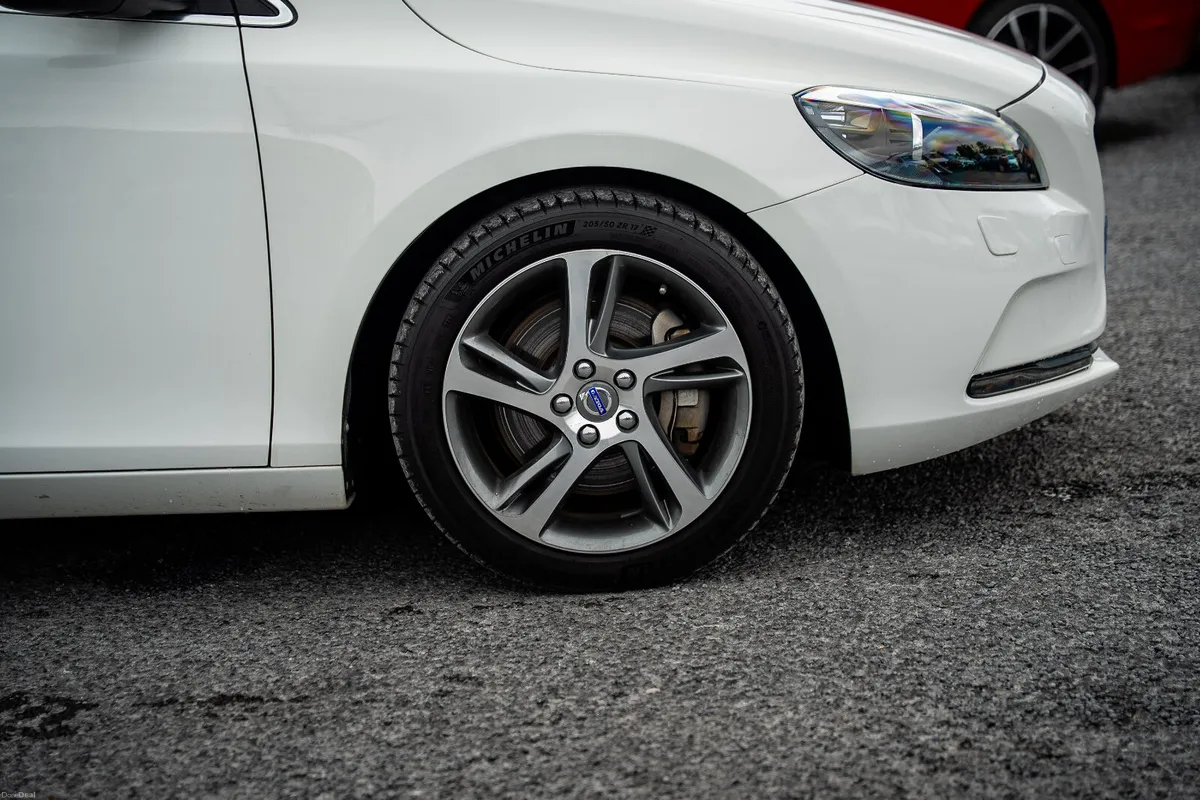 2016 VOLVO V40 AUTOMATIC TURBO DIESEL - Image 5