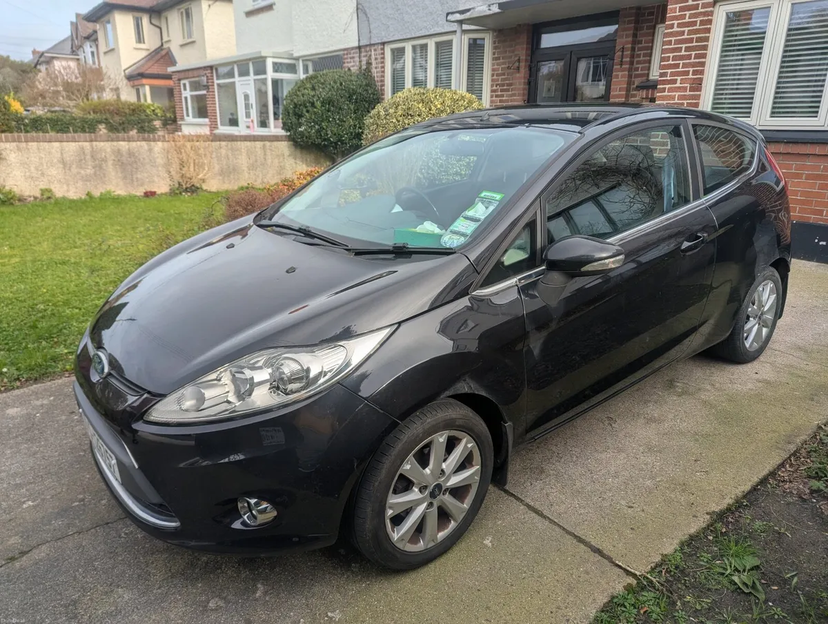 Ford Fiesta 2010 - Image 2